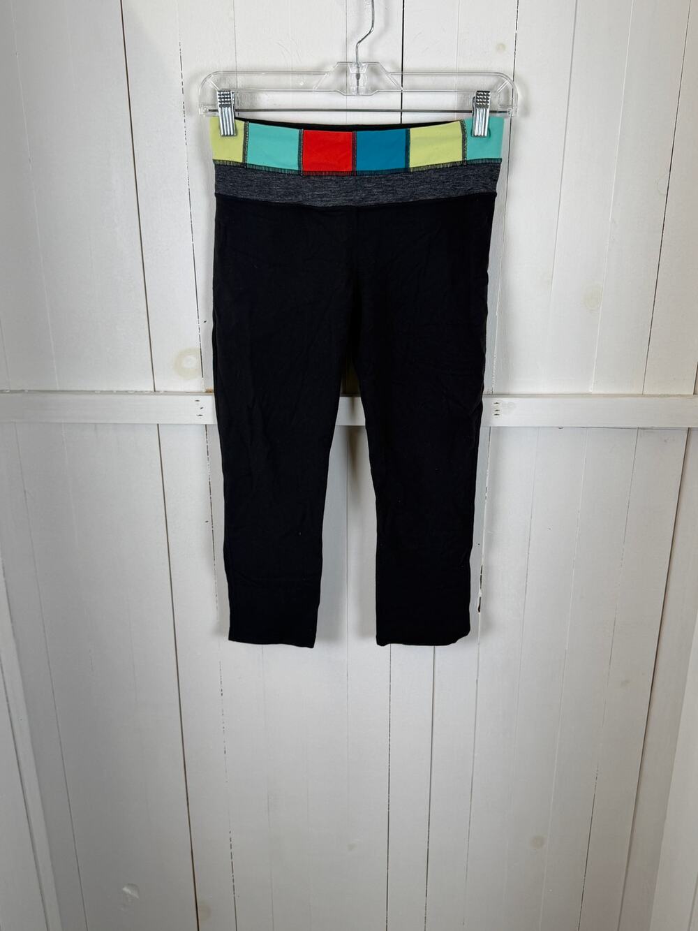 Lululemon Black Capri Leggings Size 6 Nylon Pre-Owned